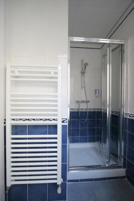 Quarto com Cama de Casal ou 2 de Solteiro