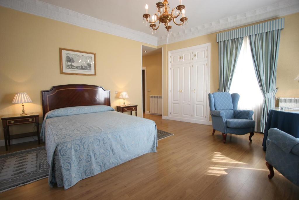 Quarto Grand Deluxe com Cama de Casal ou 2 de Solteiro
